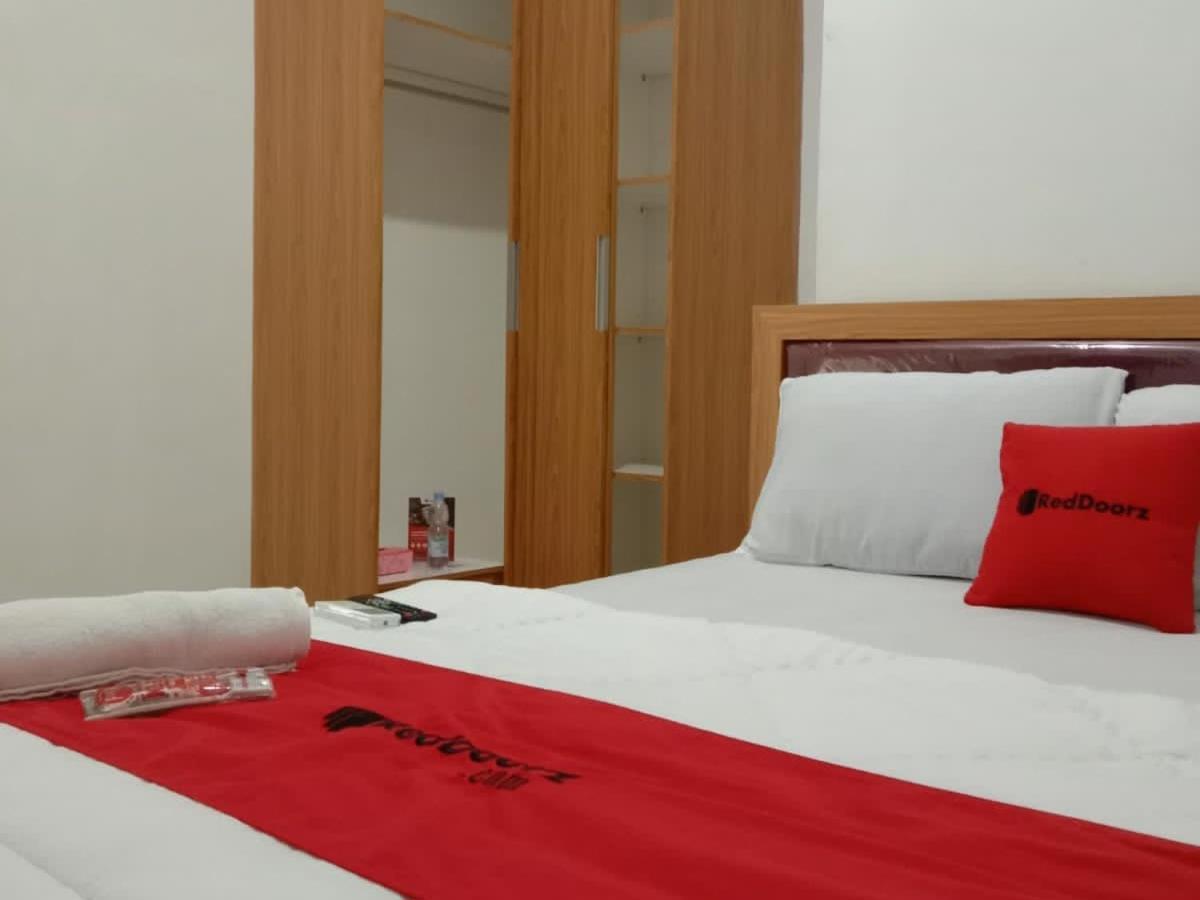 Reddoorz Near Brastagi Supermarket Hotel 2*