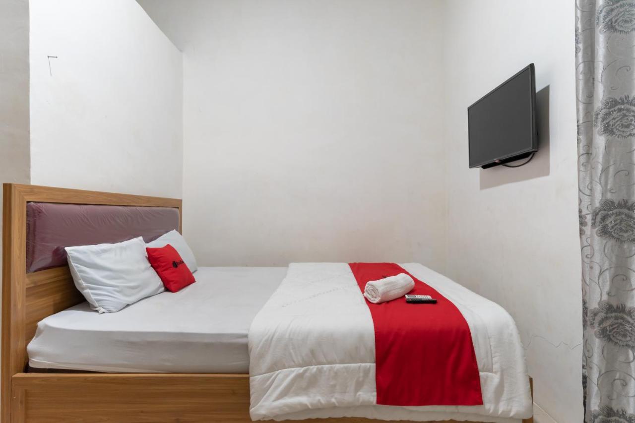 Reddoorz Near Brastagi Supermarket Hotel 2*